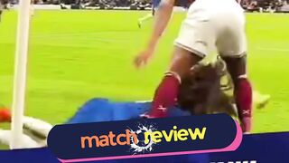 Cucurella dan mendorong Traoré dari belakang. Situasi makin tegang ketika Jean - Clair Todibo ikut terlibat dan memegang leher João Pedro