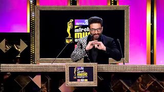 Sunil Grover's hilarious mimicry of Amitabh Bachchan at Smule Mirchi Music Awards 2020