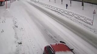 ЧЕЛОВЕК Бросается под колёса