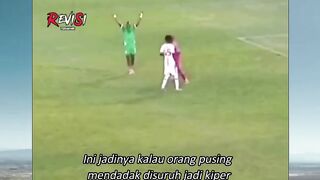 Lupa kalau udah keluar kotak penalti! 😭