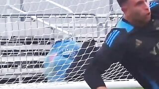 Kartu Merah Yang Membuat Kiper Terlihat Bodoh 2