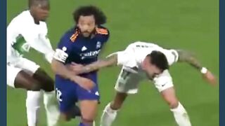 Saat para bek unjuk kemampuan dribble