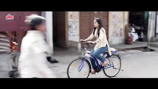 बापू रस्ते पे ही 🤣 क्या मुसीबत है पुरे दिन में एक