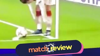 Özil secara tidak langsung memberikan pesan moral kepada jutaan penonton: makanan, sekecil apa pun, layak dihargai