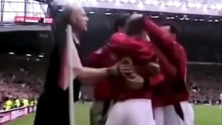 Rio Ferdinand menjadi bek termahal di dunia saat Manchester United