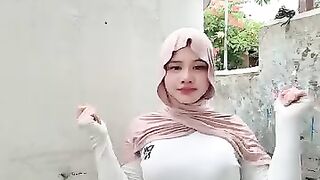 Joget Di Luar