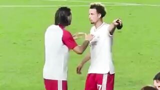 Baru pra-musim aja ruang ganti Liverpool udah memanas! 😅🔥