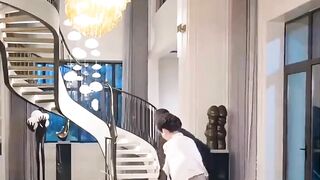 Niatnya cuma mau minta maaf, eh malah pake adegan drama kaki kejepit pintu!