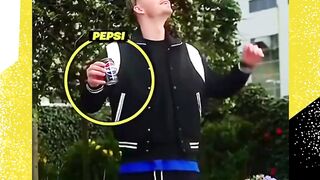 Jack Grealish juggling tanpa liat bola