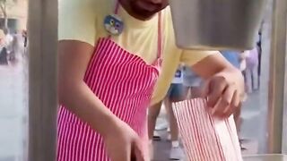 The Secret Popcorn Vendor Trick You Won't Believe! 🍿🍬#vendor #popcorn #food #streetfood #cheffail