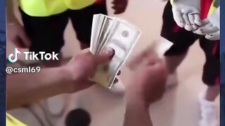 😆🤑😏😔