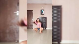 Indian Girl Nainee Saxena Dance 32