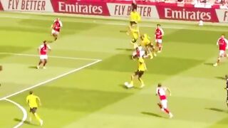 Borussia Dortmund berhasil mengalahkan  Arsenal dengan skor tipis 3-2