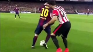 Lionel Messi dijuluki "alien" tak terhitung banyaknya selama kariernya oleh para suporter