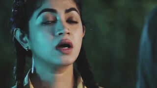 রাতের আঁধারে কারে দেখলো? 😱