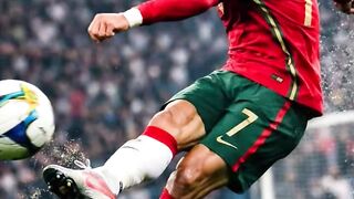 Ronaldo Playing Football Like a LEGEND! 🐐😱 | CR7 Magic #shorts