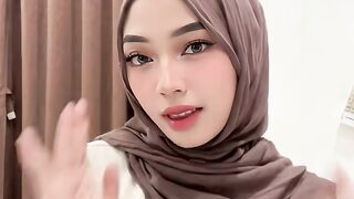 clamped hijabi