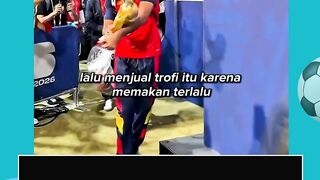 "Trofi Piala Dunia? Terlalu makan tempat di lemari! 😅🏆"