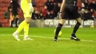 Si kiper kira2 bisa tidur tidak setelah itu?
