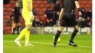 Si kiper kira2 bisa tidur tidak setelah itu? 2