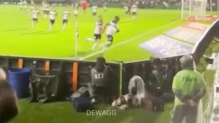 Ini pasti jadi salah satu selebrasi gol terburuk sepanjang masa