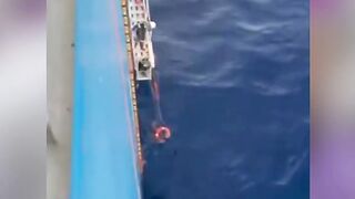 Mukjizat Nyata! 26 Hari Terombang-ambing di Samudra Pasifik, Nelayan Ternate Ditemukan Selamat oleh Kapal Prancis 🌊🚢