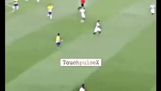 Momen ikonik ini terjadi dalam pertandingan Kualifikasi Piala Dunia 2018 zona CONMEBOL