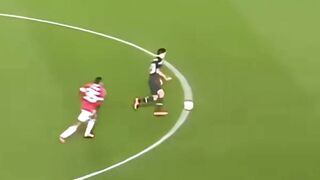 Sihir nomor 10 di atas lapangan!