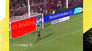 Kiper ini punya aturan sendiri saat penalti