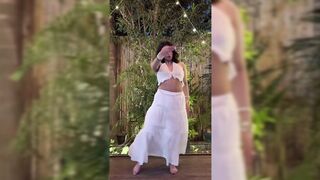 Indian Girl Ria Shoor Dance 3