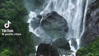 1find an idyllic paradise secluded from the noisy world in Wuyuan County,