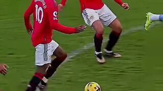 “IQ 178! Rashford Ubah Jebakan Offside Jadi Gol!” 🔥