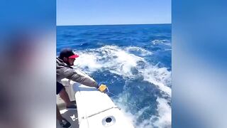Unexpected Fishing Boat Moment Caught on Camera! 🌊😱
