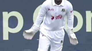 Hassan Mahmood has taken the wicket of Head.