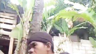 Mungkin berteriak cari bapak nya