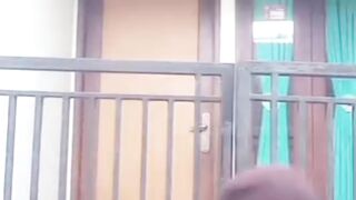 Maklum udah tua matanya rabun