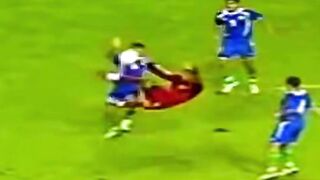 Usia hanyalah angka, tapi kesempurnaan salto Cristiano Ronaldo adalah legenda! 🔥