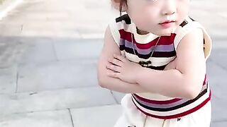 這小眼神也太逗了吧