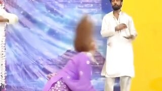 Naina Khan dance performance