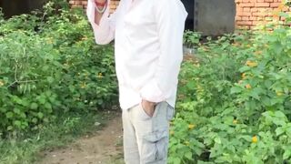 बंदरी को चूमा मांग लिए 🐒