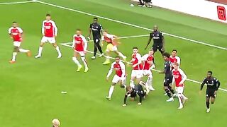 Arsenal defence to attack in SECONDS!