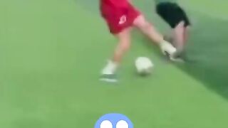 NÃO PRECISOU NEM TOCAR NA BOLA PRA HUMILHAR O ZAGUEIRO! 😱🤯 Que lance absurdo! #FBR 🎥 @ballerv.mp4