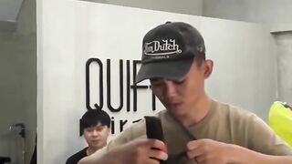 Bikin Mewek! Suami, Anak, Sampai Tukang Cukur Kompak Botak Demi Support Ibu Pejuang Kanker di Manado 🥺🤍🎗️