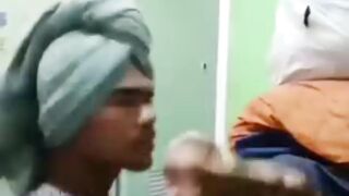 Sama sama lagi bingung gak punya beras