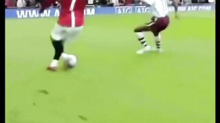 Aksi dribbling ikonik Cristiano Ronaldo untuk mengulur waktu (time wasting)