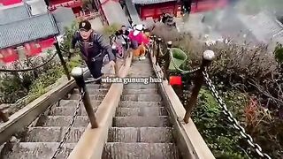 Pesona Wisata Gunung Hua China negeri Dongeng