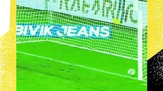 Dari Momen Aneh Bola Bergerak