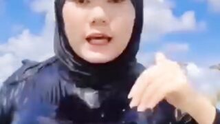 Kira kira motif keramiknya warna apa ya