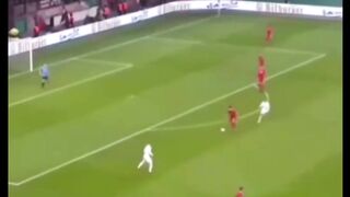 Skema gol indah melalui pola build-up tiki-taka yang Anda maksud terjadi pada pertandingan perempat final DFBPokal