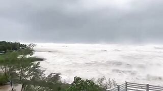 The tsunami in Labuan Bajo earlier this afternoon.